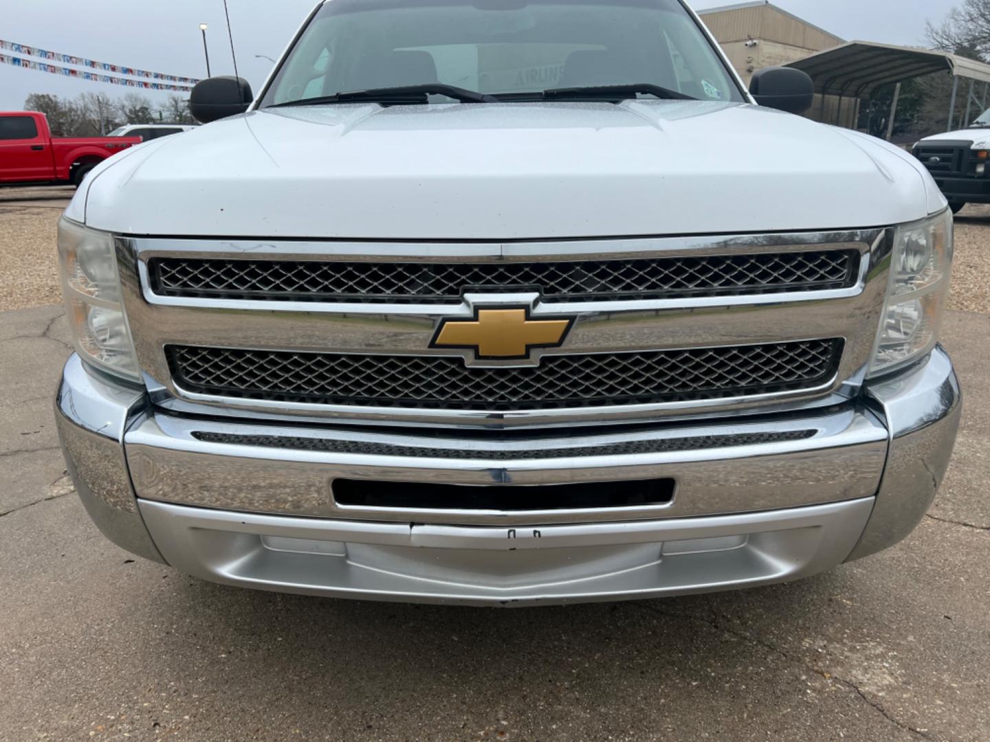 2012 White /Black Chevrolet Silverado 1500 LT (1GCRCSEAXCZ) with an 4.8 V8 engine, Automatic transmission, located at 4520 Airline Hwy, Baton Rouge, LA, 70805, (225) 357-1497, 30.509325, -91.145432 - 2012 Chevy Silverado Ext Cab LT 4.8 V8 Gas, 166K Miles, Power Windows, Locks & Mirrors, Spray In Bedliner, Tow Pkg. NO IN HOUSE FINANCING. FOR INFO PLEASE CONTACT JEFF AT 225 357-1497 CHECK OUT OUR A+ RATING WITH THE BETTER BUSINESS BUREAU WE HAVE BEEN A FAMILY OWNED AND OPERATED BUSINESS AT THE SAM - Photo#2